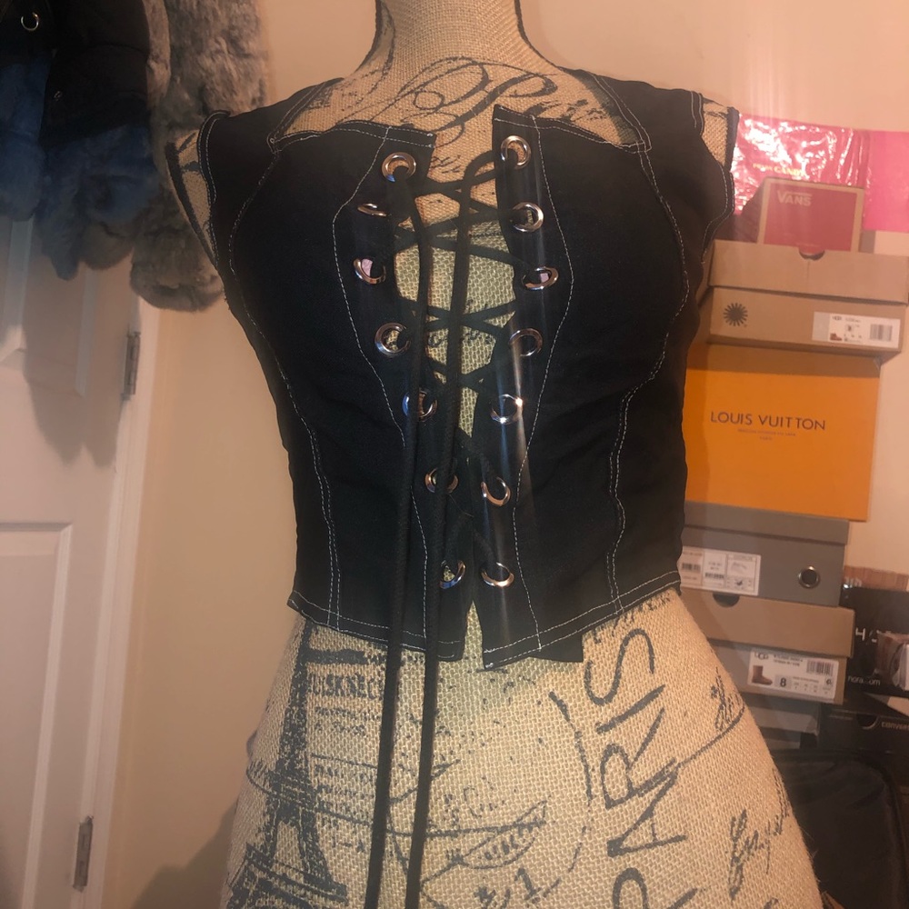 Corset laced  top😍